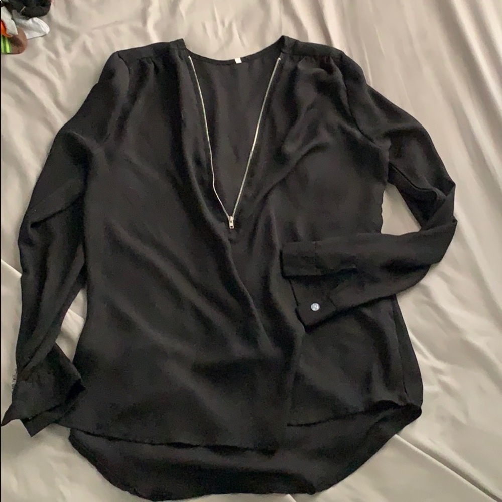 🎃4/$20🎃 Shear black shirt with silver zipper